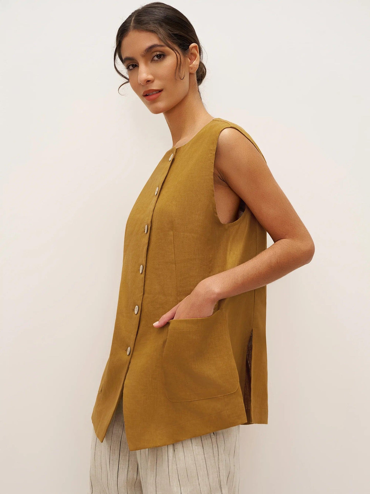 Gilet ELFRIDA 100% Lin à Boutons et Patte de Boutonnage Courbe