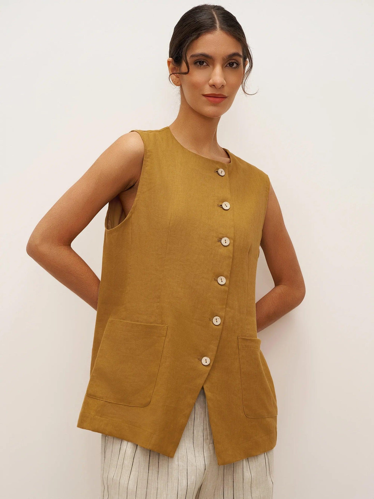 Gilet ELFRIDA 100% Lin à Boutons et Patte de Boutonnage Courbe