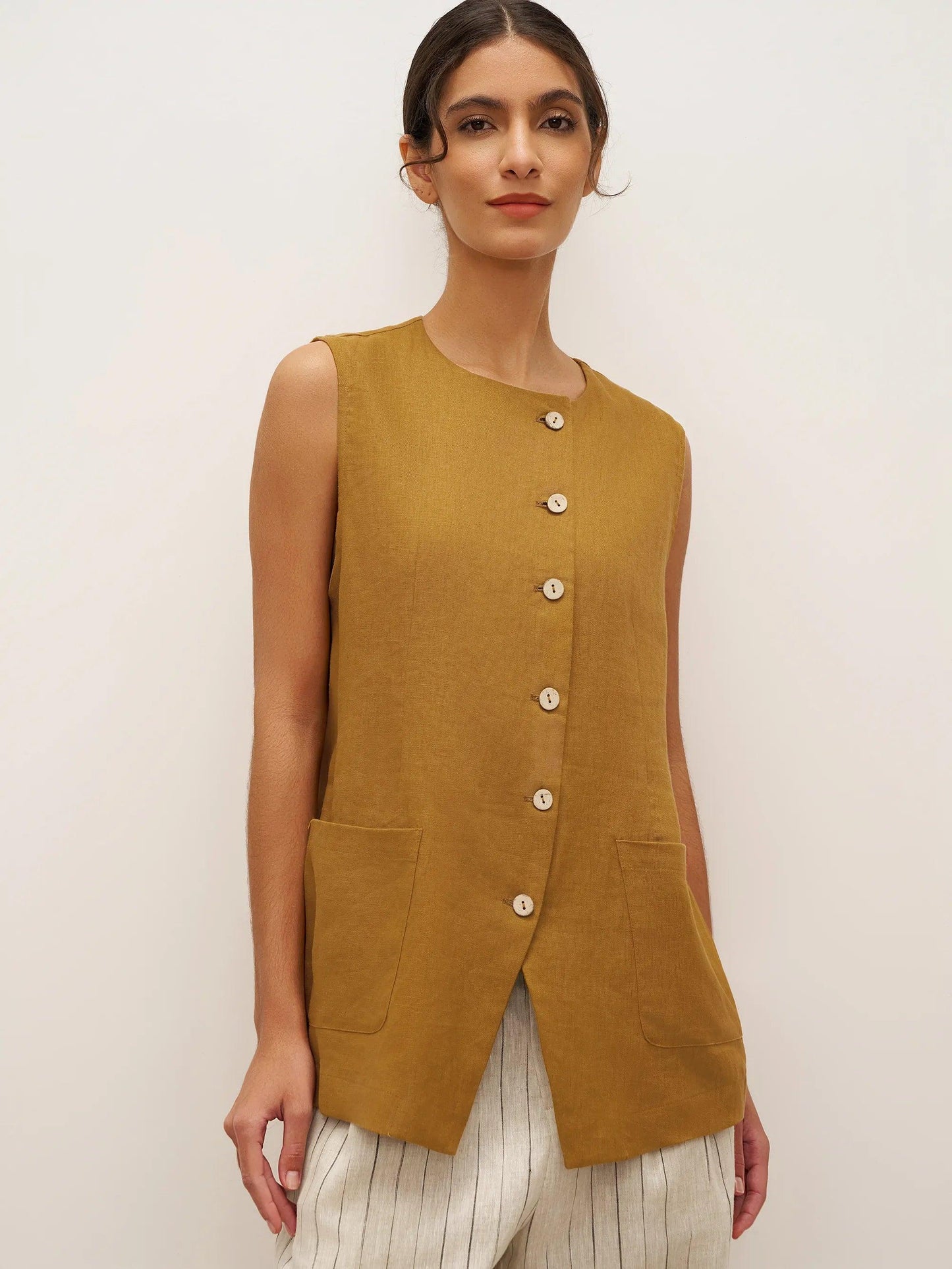 Gilet ELFRIDA 100% Lin à Boutons et Patte de Boutonnage Courbe