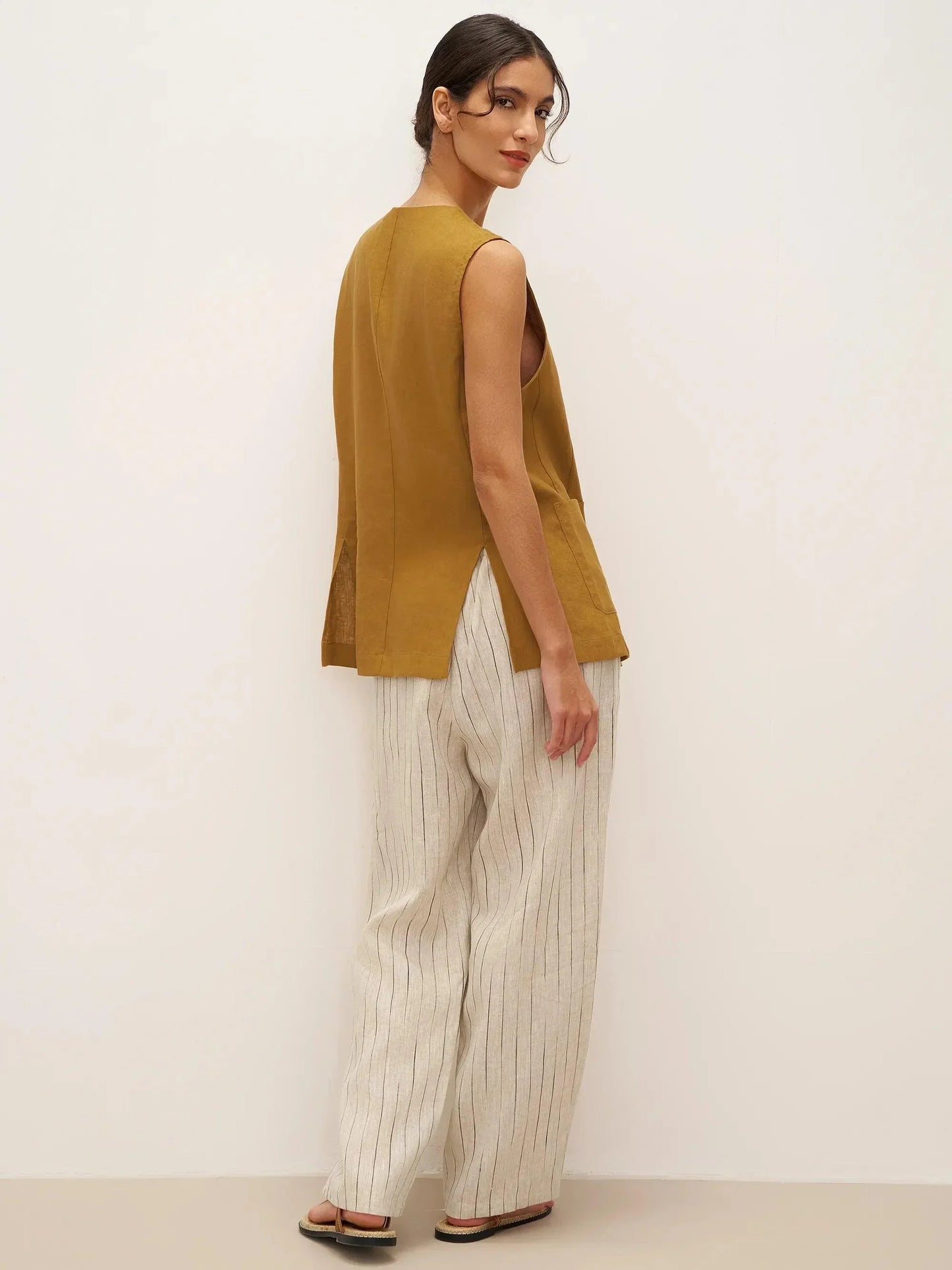 Gilet ELFRIDA 100% Lin à Boutons et Patte de Boutonnage Courbe