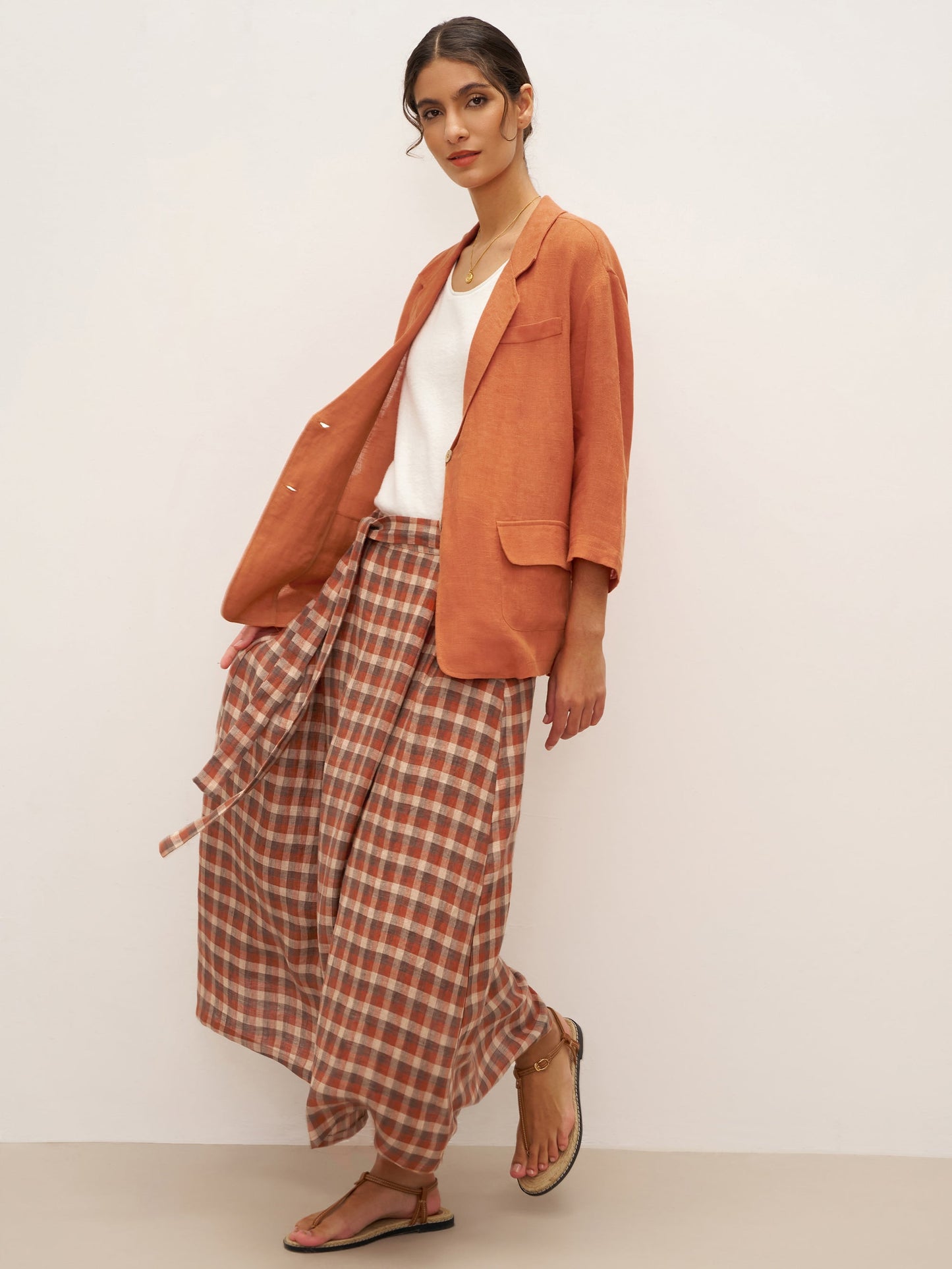 Veste blazer en 100 % lin à manches trois-quarts et épaules tombantes DARA