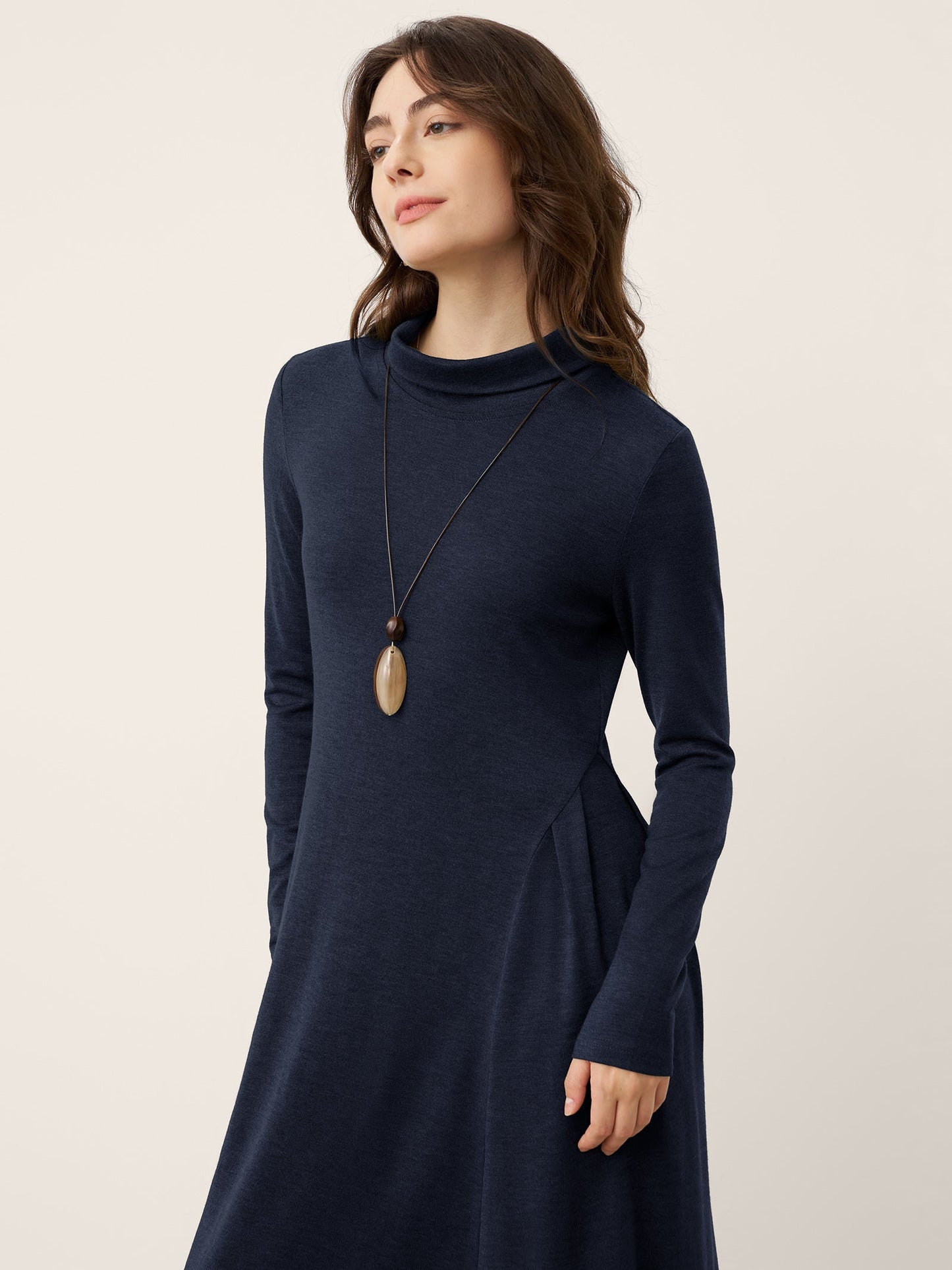 Robe longue à col roulé et plis sculptés en laine BRIAR