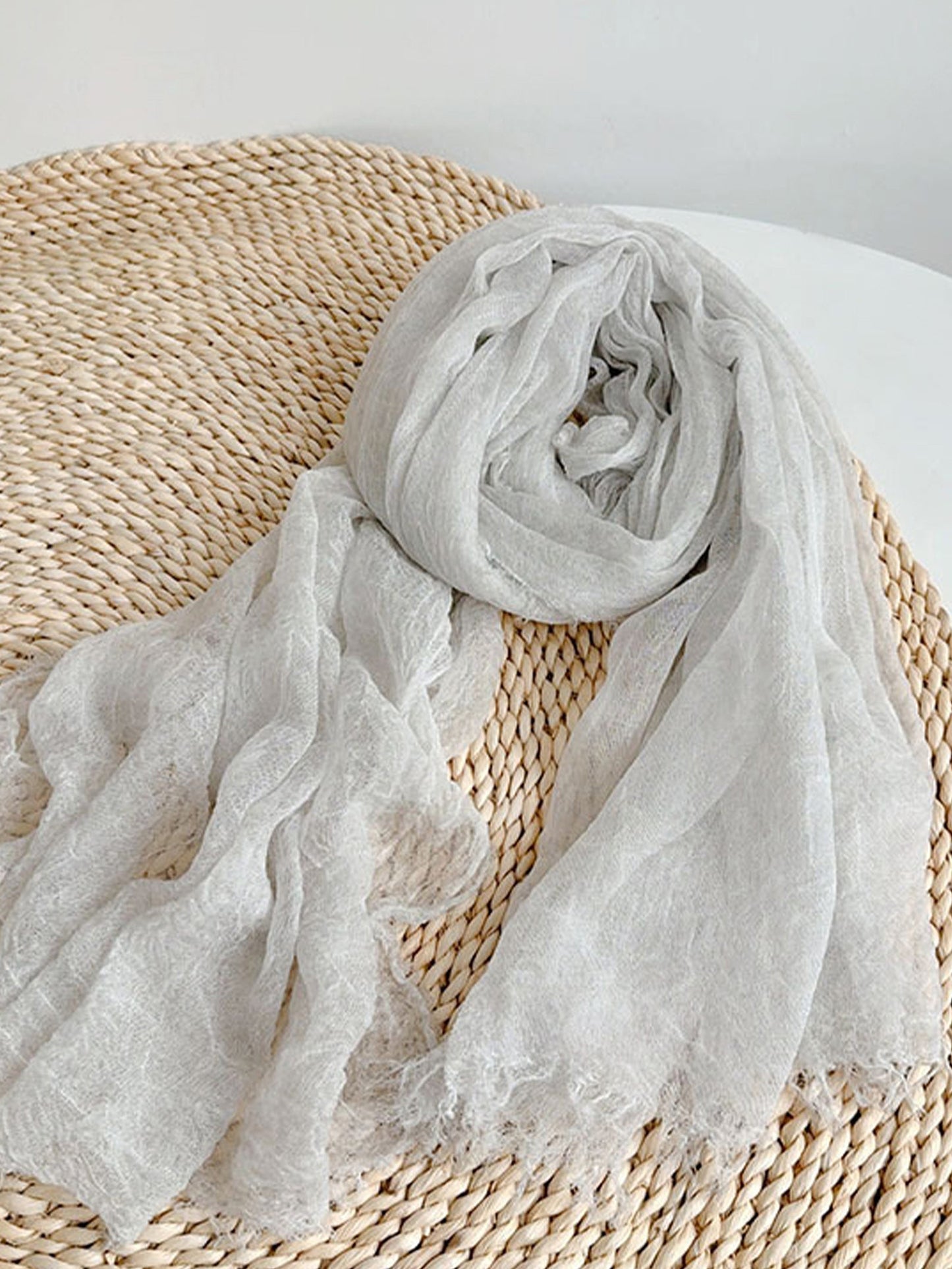 Écharpe légère unie froncée en laine et Tencel