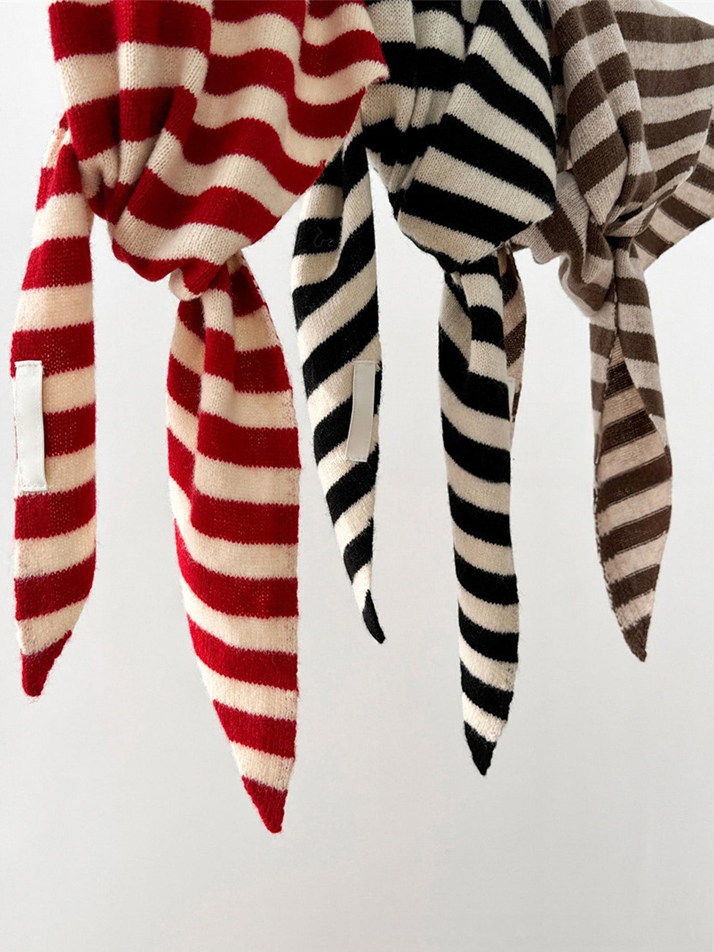 Écharpe triangulaire fonctionnelle rayée 100% laine australienne