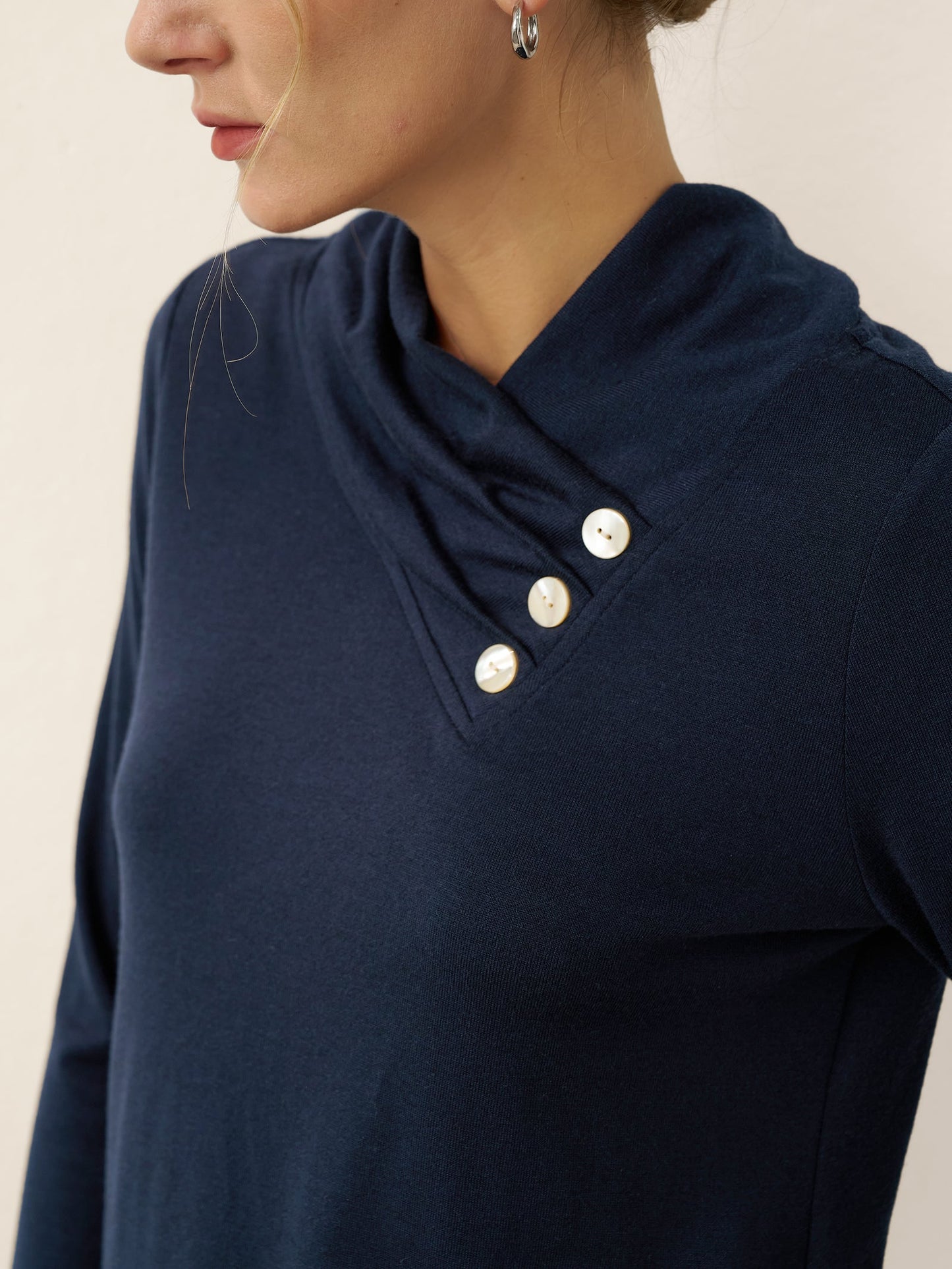 Haut extensible à col bénitier asymétrique en cachemire TATIANA