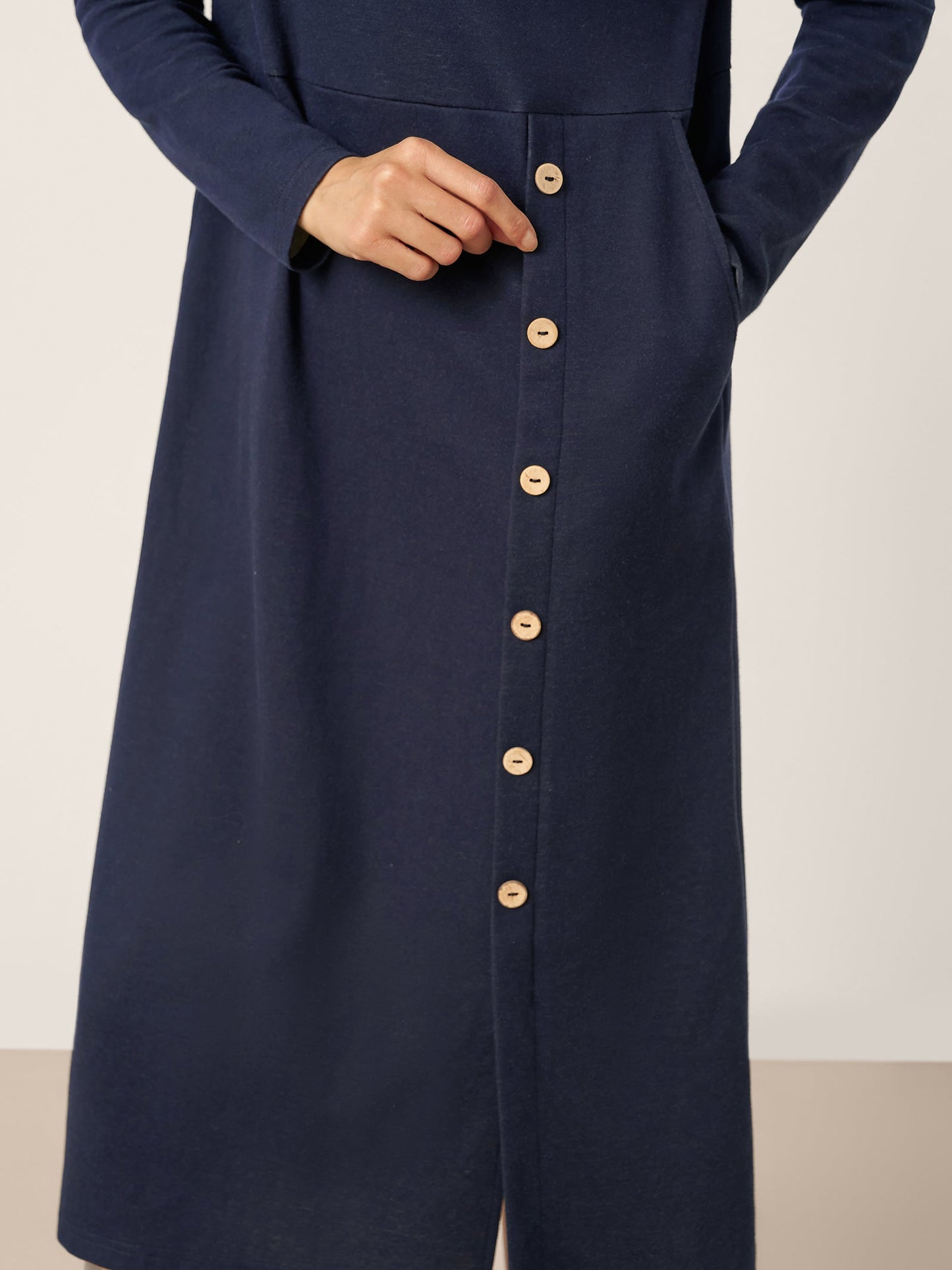 Robe mi-longue en coton à boutons contrastés ALMA