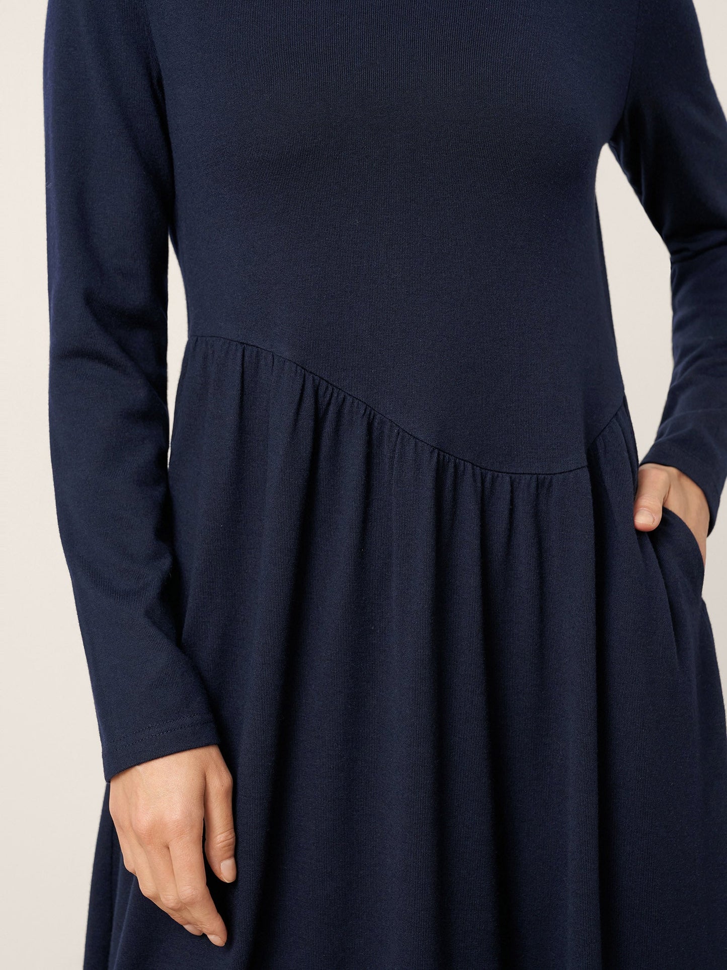 Robe longue en laine à coupe asymétrique et incurvée CALLIE