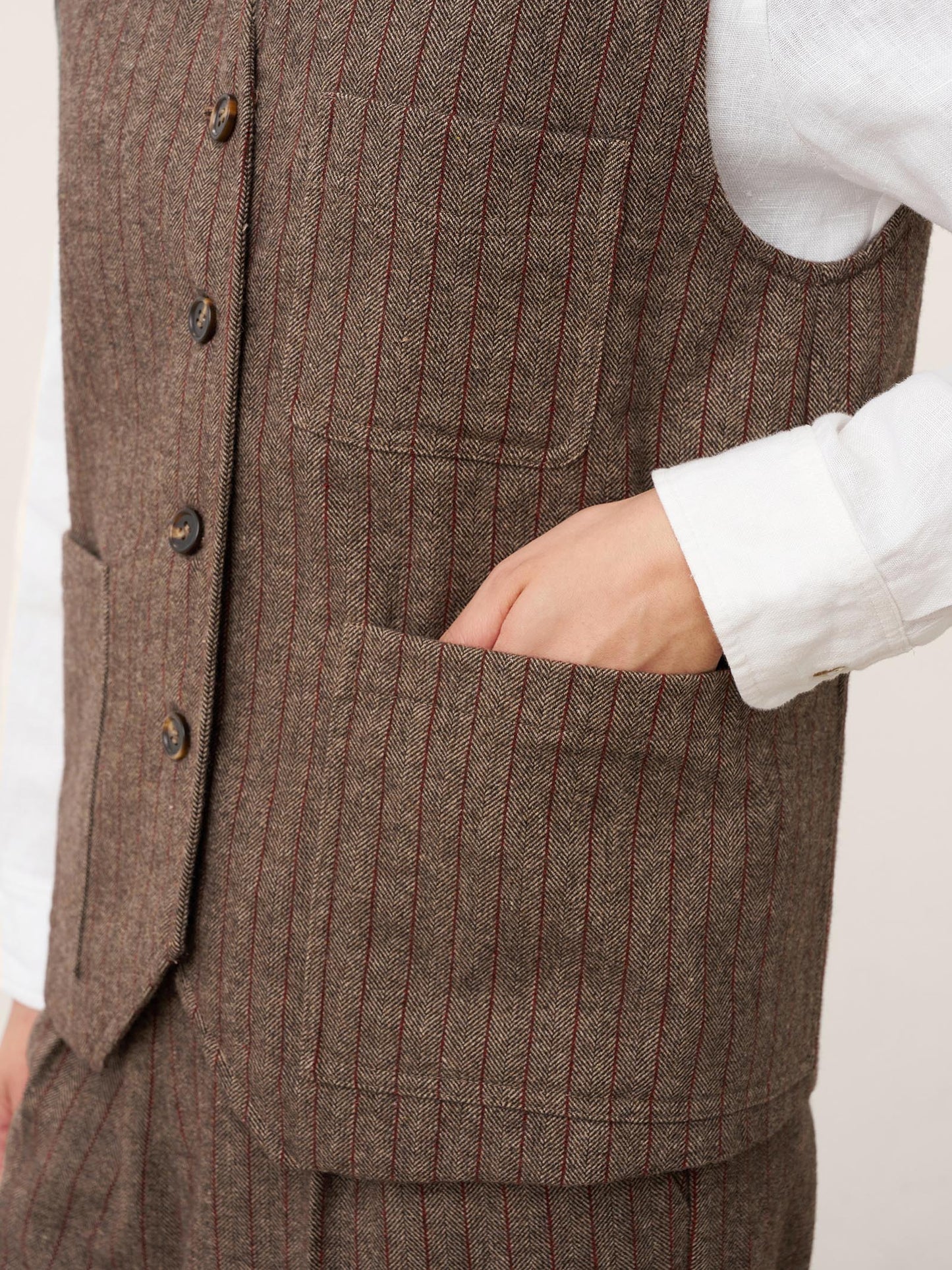 Gilet à rayures en laine avec col en V et détails de boutons ELUNED